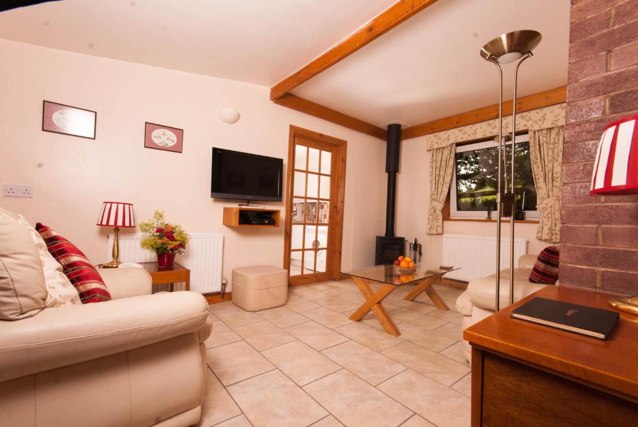 Greyfield Farm Cottages Farmborough Esterno foto